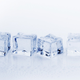 Imagen para el artículo titulado Por qué no deberías masticar hielo con los dientes bajo ninguna circunstancia